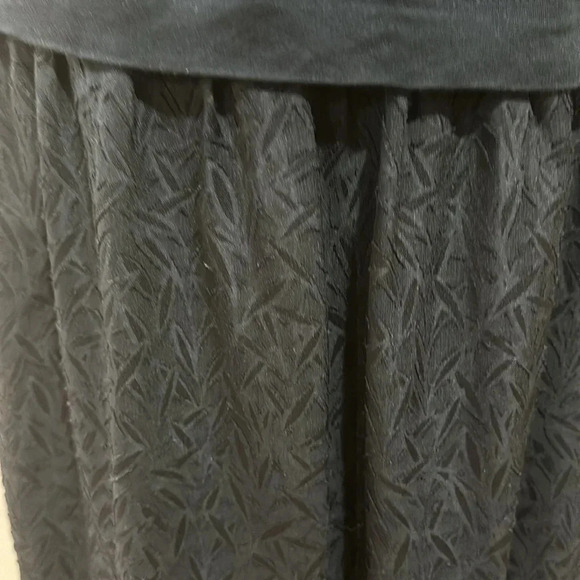 Calvin Klein
Plus Size Scoop Neck Sleeveless Smocked Knit Jersey Maxi Dress - Picture 4 of 13